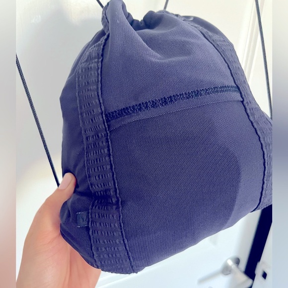 Rare lululemon pullover zip hood jacket that convertible into drawstring bag - Picture 4 of 6